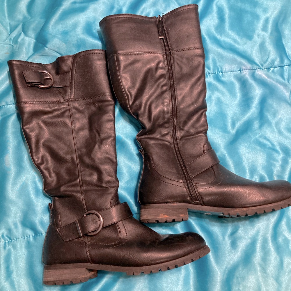Women’s wide leg black knee boots size 7.5
